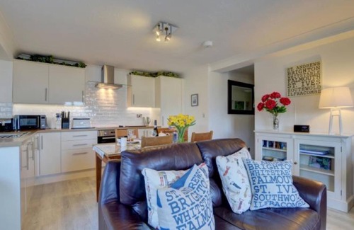 Hele Apartment | Gold Award-Winning Suite with Ocean Views and Garden Access