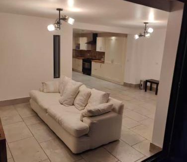 Bolton Apartment | 4 Guests - Bbq - Parking - Garden