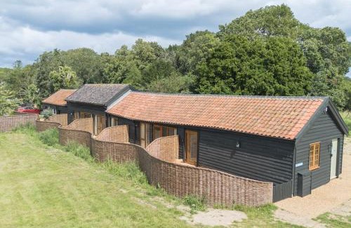 Beccles House | Family-Friendly Retreat at 4 Henham Barns with Pets Welcome