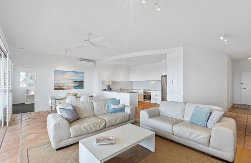 Sunshine Beach Apartment | 4 Hilltop Villas with Ocean Views in the Village Heart