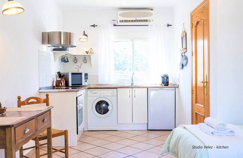 Canillas de Aceituno Villa | Discover 5 Holiday Homes with Pool & Jacuzzi Near Nature