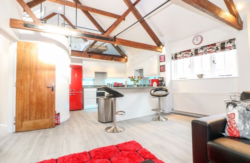 Salisbury Cottage | Family-Friendly 4 Holt Court in Salisbury with Kitchen Access