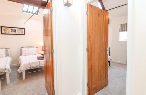 Salisbury Cottage | Family-Friendly 4 Holt Court in Salisbury with Kitchen Access