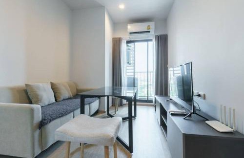 Kabin Buri Apartment | Relax at 4-Ideo New Rama 9: Poolside Comfort & WiFi