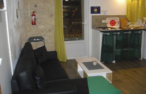 Gordes House | Relaxing Gite for 4 near Gordes with Pool & Spa Access