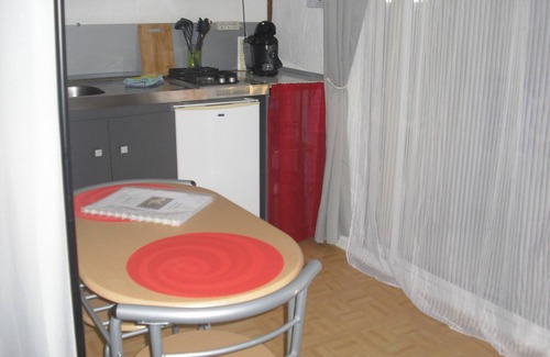 Gordes Apartment | Idyllic Gite for Two Near Gordes with Spa and Pool