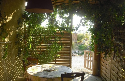Gordes Apartment | Idyllic Gite for Two Near Gordes with Spa and Pool