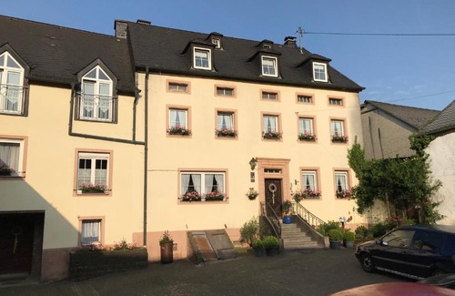Nusbaum Apartment | Inviting 4 Kreuzstraße Laaschhof: Family-Friendly Stay