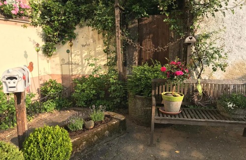 Nusbaum Apartment | Inviting 4 Kreuzstraße Laaschhof: Family-Friendly Stay