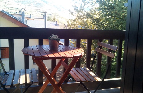 Benasque Apartment | Cozy 4 LIRONES: Explore Our Lake View Dorms & Pool