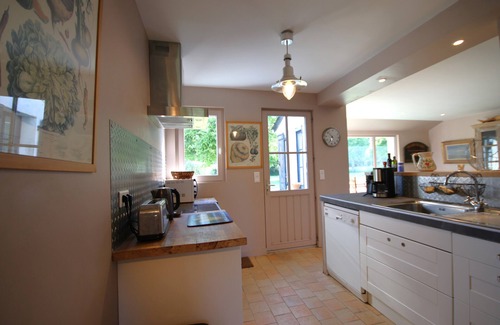 Bangor House | Guest Rated: 10/10 House with Private Garden & Ocean View
