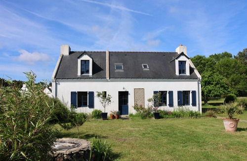 Bangor House | Guest Rated: 10/10 House with Private Garden & Ocean View