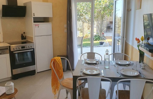 Cazevieille Cottage | Perfect Lodge Retreat Near Montpellier with Spa & Pool