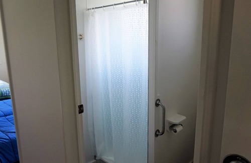Tin Can Bay House | Comfortable Retreat at 4 Mallett Street - Tin Can Bay