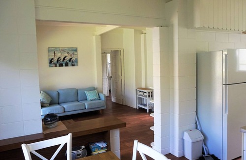 Tin Can Bay House | Comfortable Retreat at 4 Mallett Street - Tin Can Bay