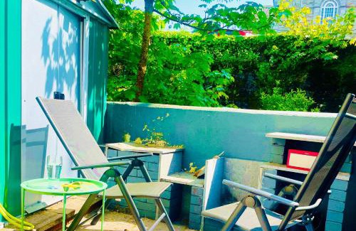 Bantry House | Pet-Friendly Retreat at 4 Market Street with Family Amenities