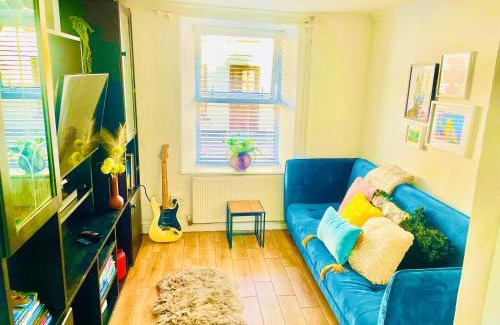 Bantry House | Pet-Friendly Retreat at 4 Market Street with Family Amenities
