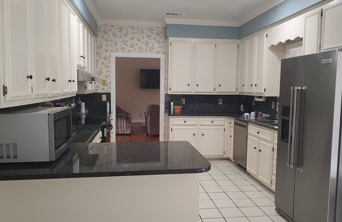 Gunter Afs House | Spacious 4-Bedroom Retreat for Families & Business Travelers
