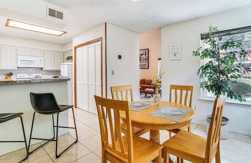 West Arlington House | Ideal Fort Worth Townhome Near AT&T Stadium with Great Amenities