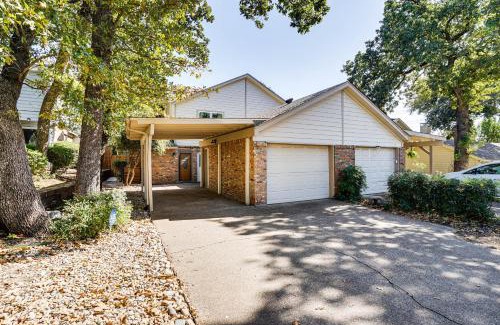 West Arlington House | Pet-Friendly Fort Worth Townhome Near AT&T Stadium