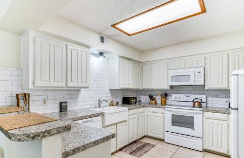West Arlington House | Pet-Friendly Fort Worth Townhome Near AT&T Stadium