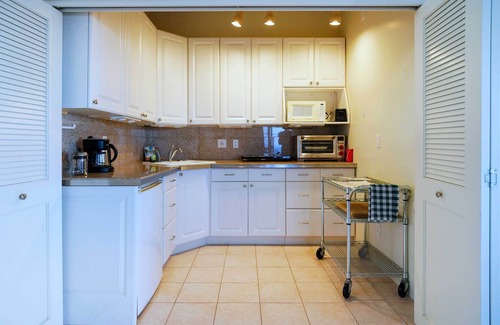 Diamond Head - Kapahulu - St. Louis Apartment | Ocean View Honolulu Hideaway with Balcony & Spa Amenities