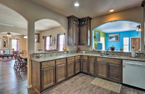 Travis County House | Tranquil Home with Spa & Kitchen Near Circuit of the Americas
