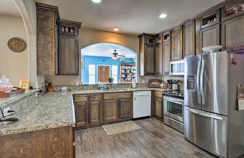 Travis County House | Tranquil Home with Spa & Kitchen Near Circuit of the Americas