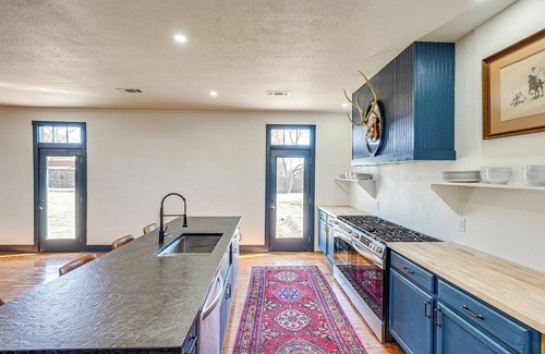 Fort Davis Apartment | 4 Mi to Davis Mountains State Park: Family Retreat