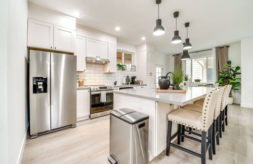 South Tacoma House | 4 Mi to Dtwn: Modern Tacoma Home w/Spacious Yard