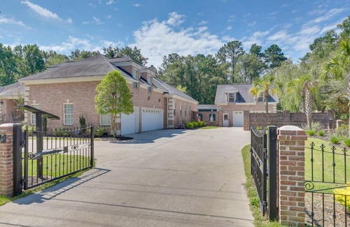 Summerville Apartment | Cozy Summerville Studio Just 4 Miles from Downtown!