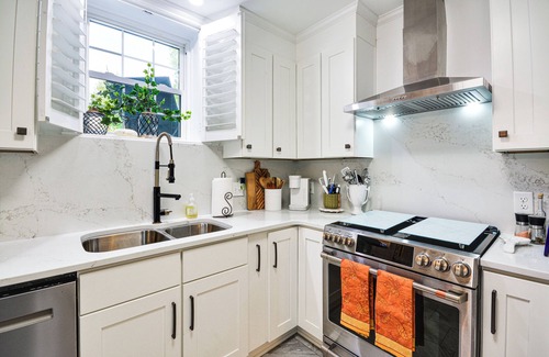 Mount Airy Apartment | Charming Mount Airy Townhome: Family-Friendly & Near Downtown