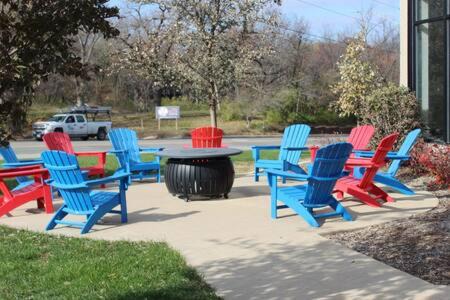 Ames Apartment | Convenient Hotel Near Jack Thrice Stadium with Family Amenities