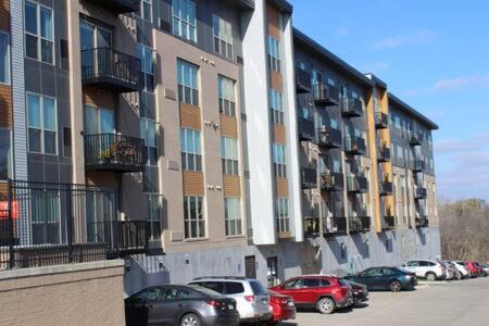 Ames Apartment | Convenient Hotel Near Jack Thrice Stadium with Family Amenities