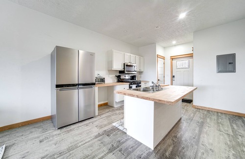 Erie Condo | Sunny Condo with Golf Views and Family-Friendly Amenities