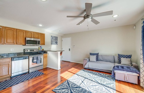 Washington Highlands Condo | Inviting DC Condo with Balcony - 10/10 Guest Rated!