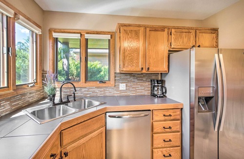 Estes Park House | Scenic Home w/ Golf Course & Mountain Views Near RMNP