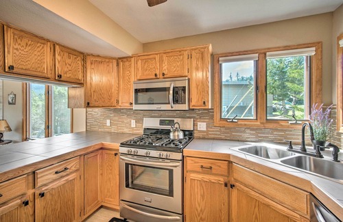 Estes Park House | Scenic Home w/ Golf Course & Mountain Views Near RMNP