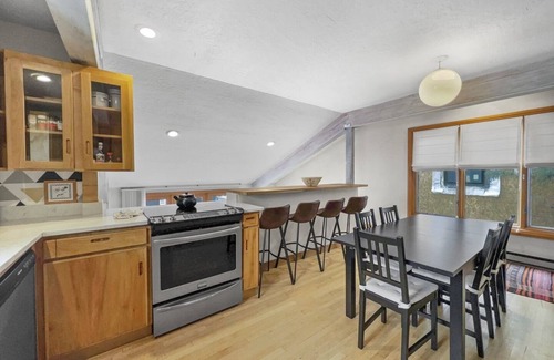North Park City House | 4 minute walk to ski runs AND Historic Main Street in Park City