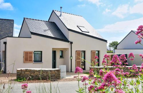 Le Conquet House | Steps from the Beach: 4-Star Ocean View Retreat