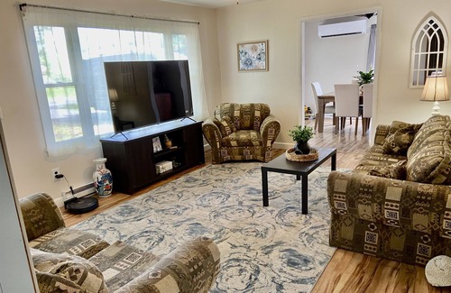Moorefield House | Convenient 3-Bedroom Getaway, Pet Friendly Near Moorefield