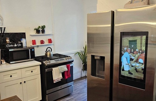 Cabbagetown Apartment | Elegant Daydream Host Atlanta: Pet-Friendly & Spa Retreat