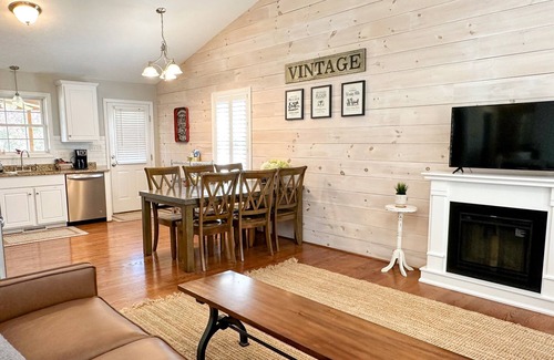 Rustburg House | Convenient Hotel Near Liberty University with Breakfast Included