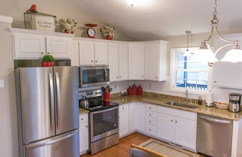 Rustburg House | Convenient Hotel Near Liberty University with Breakfast Included