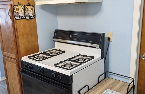Omaha House | Convenient 2-Bedroom Home Near Zoo & Downtown Attractions