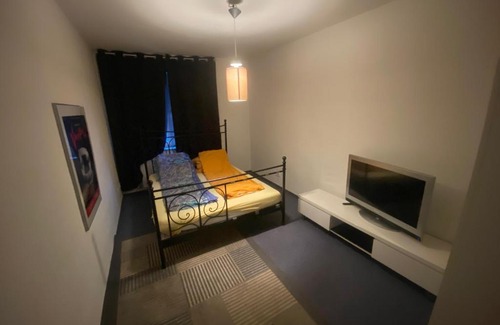 Vahrenwald Apartment | Comfortable 4 Monteuren Apartment: Perfect for Families & Pets