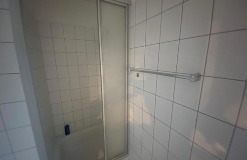 Vahrenwald Apartment | Comfortable 4 Monteuren Apartment: Perfect for Families & Pets