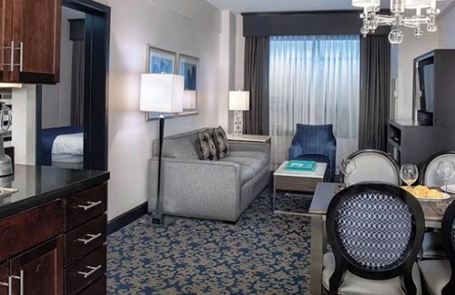 Lower Nob Hill Hotel | Stylish 1BR Deluxe Unit - Steps from JP Morgan Conference