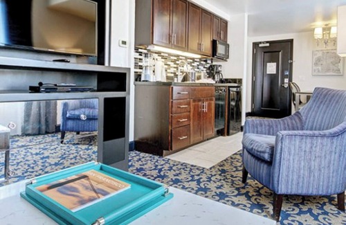 Lower Nob Hill Hotel | Stylish 1BR Deluxe Unit - Steps from JP Morgan Conference