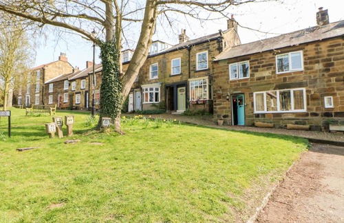 Osmotherley House | Pet-Friendly 4 North End: Family Comfort in Every Stay
